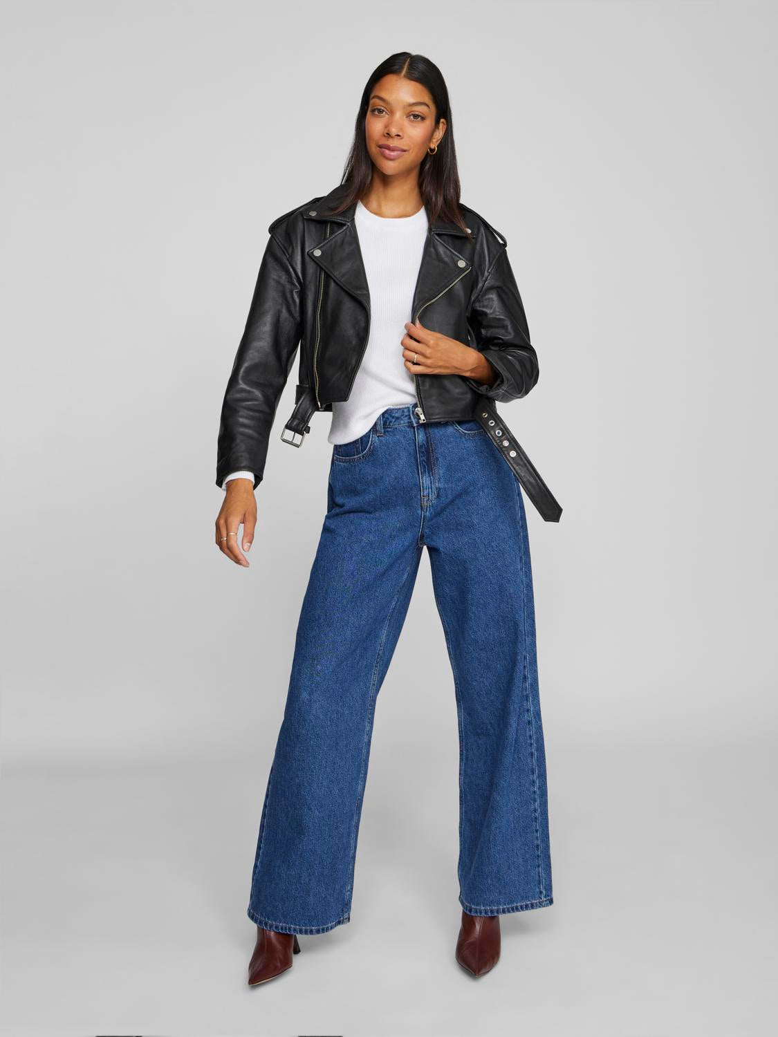 model_shot-front_full